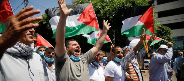 Protestas de palestinos contra el acuerdo de paz entre Israel y Emiratos Árabes Unidos Protestas de palestinos contra el acuerdo de paz entre Israel y Emiratos Árabes Unidos - Sputnik Mundo