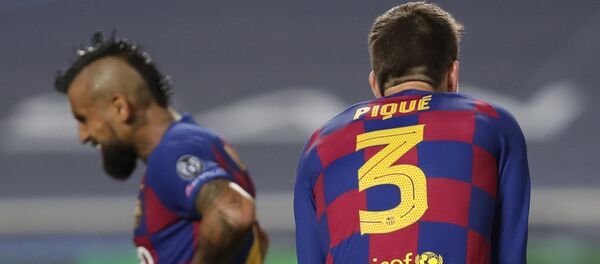 El defensa del FC Barcelona Gerard Piqué, dcha. - Sputnik Mundo