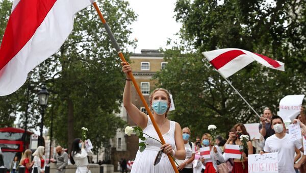 Una protesta contra los resultados de las elecciones en Bielorrusia - Sputnik Mundo