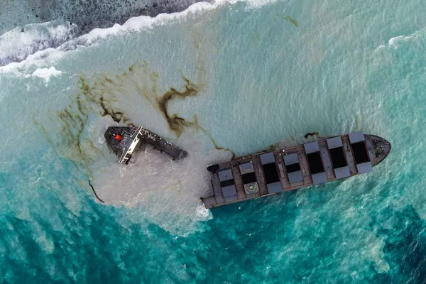 El desastroso derrame de petróleo en la costa de Mauricio, visto desde el aire
El desastroso derrame de petróleo en la costa de Mauricio, visto desde el aire
- Sputnik Mundo