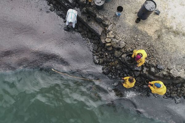 El desastroso derrame de petróleo en la costa de Mauricio, visto desde el aire

 - Sputnik Mundo