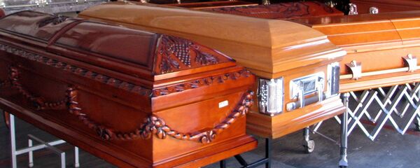 Ataúdes en funeraria - Sputnik Mundo