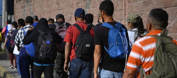 Migrantes salvadoreños  - Sputnik Mundo