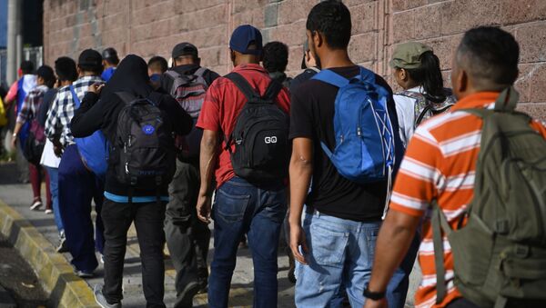 Migrantes salvadoreños  - Sputnik Mundo