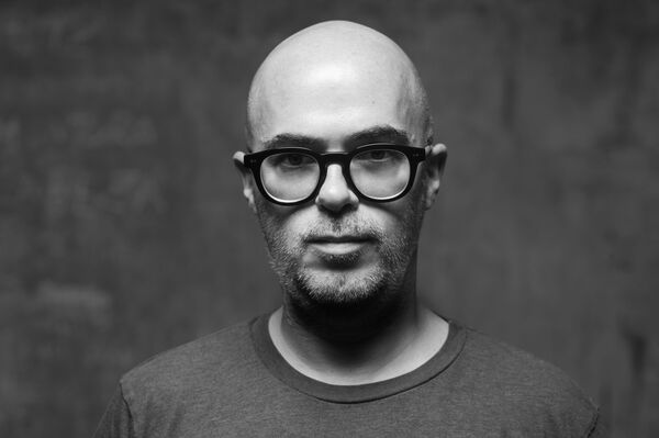 El regreso del ex tras la pandemia: nace el teatro vía WhatsApp - Sputnik Mundo