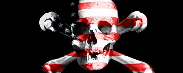 La bandera pirata y la bandera de EEUU - Sputnik Mundo
