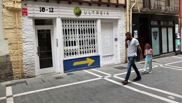 Una calle de Pamplona, en Navarra, con señales del Camino de Santiago - Sputnik Mundo