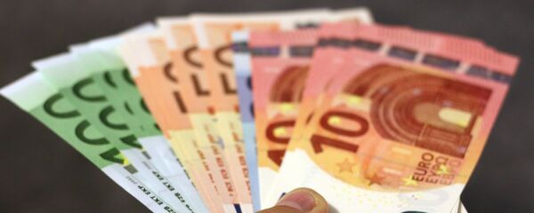 Billetes de dinero en euros - Sputnik Mundo