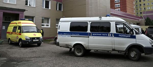 Ambulancia y policía cerca del hospital en Omsk donde está el opositor ruso Alexéi Navalni - Sputnik Mundo