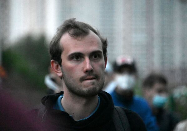 Vídeo: la visita de Navalni a una cafetería antes de caer en coma Vídeo: la visita de Navalni a una cafetería antes de caer en coma - Sputnik Mundo