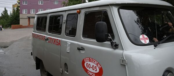 Una ambulancia cerca del hospital donde está el opositor ruso, Alexéi Navalni Una ambulancia cerca del hospital donde está el opositor ruso, Alexéi Navalni - Sputnik Mundo