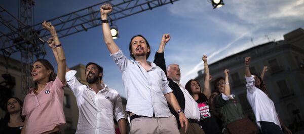 Pablo Iglesias en una concentración - Sputnik Mundo