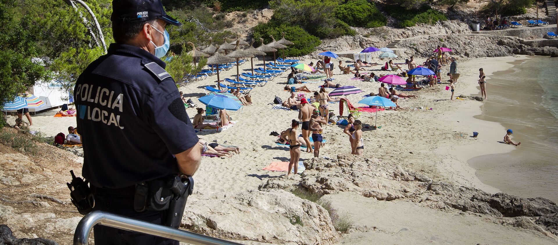 Policía vigilando las playas de Mallorca - Sputnik Mundo, 1920, 21.08.2020