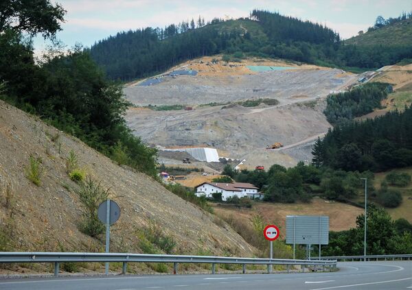 Nos hemos dado cuenta del peligro: el desplome de un vertedero español moviliza a los vecinos de la zona - Sputnik Mundo