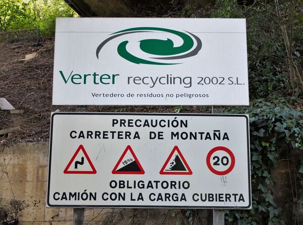 Nos hemos dado cuenta del peligro: el desplome de un vertedero español moviliza a los vecinos de la zona - Sputnik Mundo