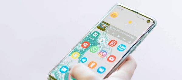 Un smartphone, imagen referencial - Sputnik Mundo