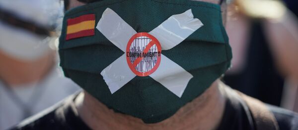 Una protesta contra medidas de confinamiento en España - Sputnik Mundo