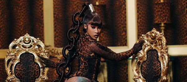 Cardi B en el vídeo musical 'WAP' - Sputnik Mundo