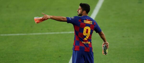 El futbolista uruguayo Luis Suárez jugando para el Barcelona - Sputnik Mundo