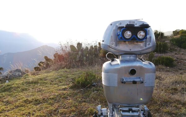 Kipi, la robot que da clases en quechua en Perú Kipi, la robot que da clases en quechua en Perú - Sputnik Mundo