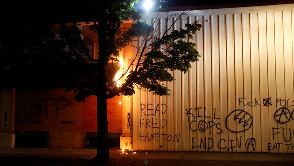 Edificio de la Policía de Portland en llamas - Sputnik Mundo