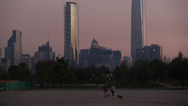 Un atardecer en Santiago de Chile (referencial) - Sputnik Mundo
