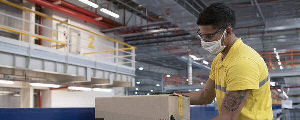 El Centro de Almacenamiento y Distribución de Mercado Libre - Sputnik Mundo