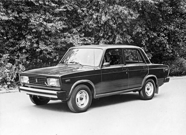 A prueba de tiempo: Dos modelos Lada, entre los coches más longevos del mundo - Sputnik Mundo