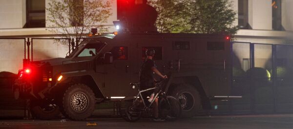 Un blindado de la Policía de EEUU en la ciudad de Kenosha - Sputnik Mundo