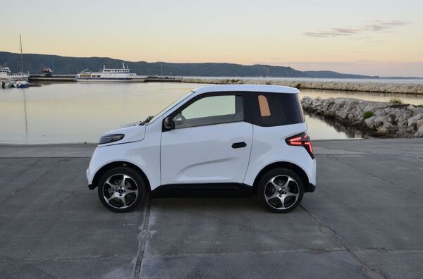 Zetta, una creación rusa que promete ser el automóvil eléctrico más barato del mundo | Vídeo - Sputnik Mundo