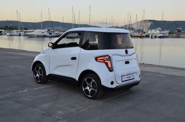 Zetta, una creación rusa que promete ser el automóvil eléctrico más barato del mundo | Vídeo - Sputnik Mundo