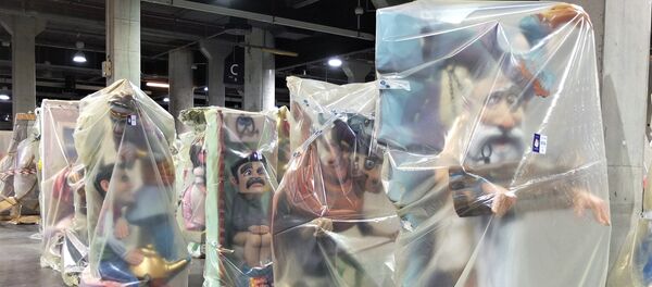 Fallas valencianas almacenadas tras la cancelación del festejo por el coronavirus - Sputnik Mundo