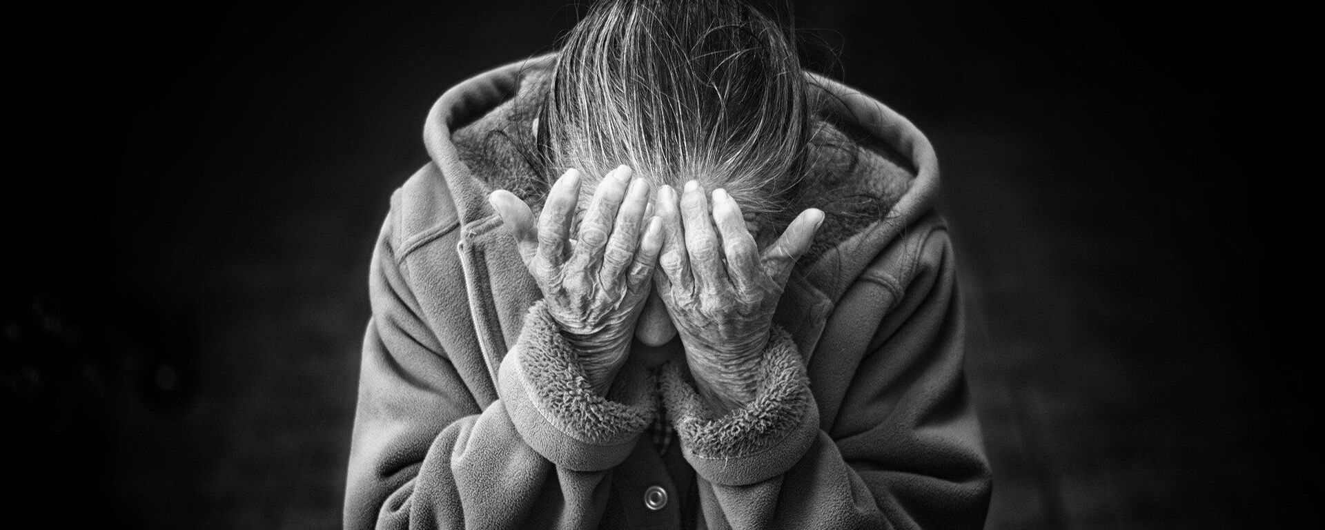 una anciana (imagen referencial) - Sputnik Mundo, 1920, 27.08.2020