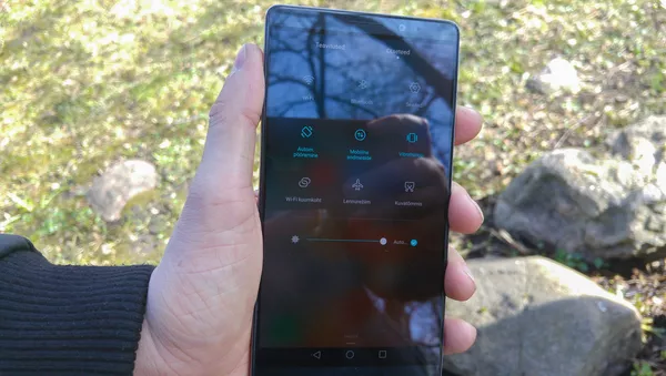 Un Huawei modelo Mate 8 - Sputnik Mundo