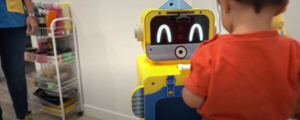 Bito, el androide que cheque la salud de los más pequeños en una escuela de Madrid - Sputnik Mundo