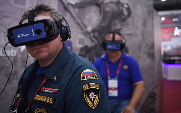 Una nueva Kalashnikov y un auto anfibio: estrenos mundiales del foro militar Army 2020 - Sputnik Mundo