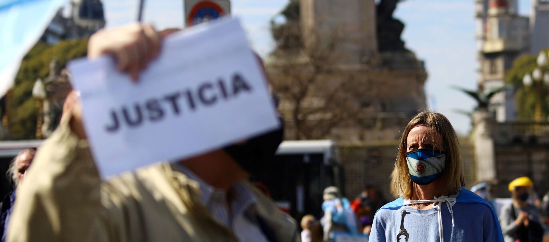 Manifestantes en contra de la reforma judicial propuesta por el Gobierno de Alberto Fernández - Sputnik Mundo, 1920, 28.08.2020