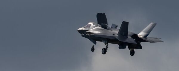 Un caza F-35 de producción estadounidense - Sputnik Mundo