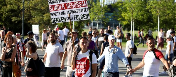 Las protestas contra medidas de COVID-19 en Berlín, Alemania Las protestas contra medidas de COVID-19 en Berlín, Alemania - Sputnik Mundo