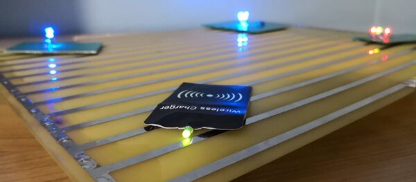 Concepto del cargador inalámbrico universal de los científicos de la Universidad ITMO - Sputnik Mundo