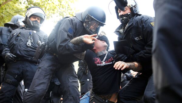 Protestas en Berlín contra las medidas ante el COVID-19 del Gobierno de Alemania - Sputnik Mundo