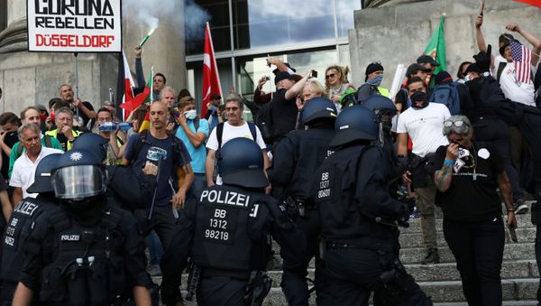Protestas en Berlín contra las medidas ante el COVID-19 del Gobierno de Alemania Protestas en Berlín contra las medidas ante el COVID-19 del Gobierno de Alemania - Sputnik Mundo
