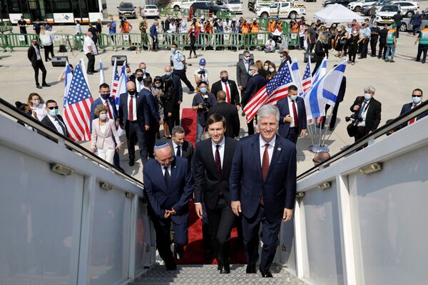 El vuelo histórico de Israel llega a EAU con delegados israelíes y estadounidenses | Fotos, vídeo El vuelo histórico de Israel llega a EAU con delegados israelíes y estadounidenses | Fotos, vídeo - Sputnik Mundo