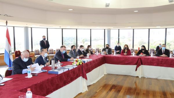 El ministro de Hacienda de Paraguay, Benigno López, y el equipo técnico de Hacienda presentan oficialmente el Proyecto de Presupuesto General de la Nación (PGN) El ministro de Hacienda de Paraguay, Benigno López, y el equipo técnico de Hacienda presentan oficialmente el Proyecto de Presupuesto General de la Nación (PGN) - Sputnik Mundo