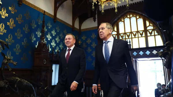 El canciller bielorruso, Vladímir Makéi, y el canciller ruso, Serguéi Lavrov