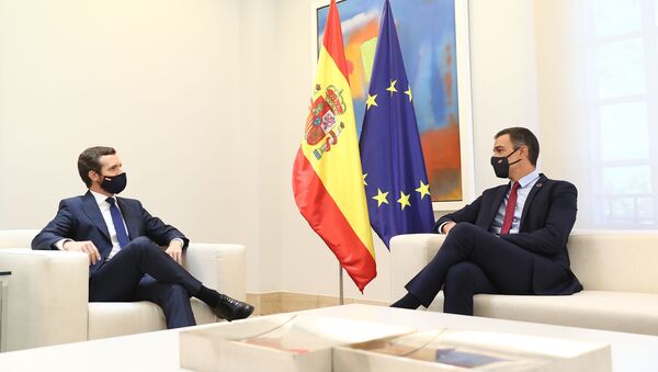 Pedro Sánchez recibe a Pablo Casado en La Moncloa - Sputnik Mundo