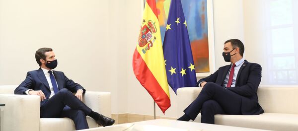 Pedro Sánchez recibe a Pablo Casado en La Moncloa - Sputnik Mundo