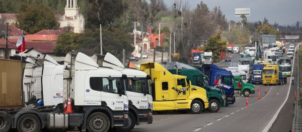 Transportistas chilenos en huelga - Sputnik Mundo
