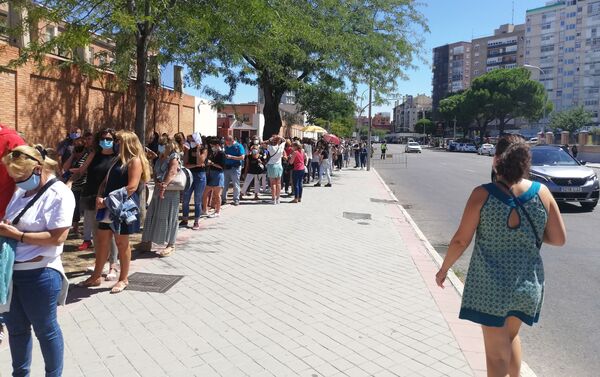 Colas para someterse a unas pruebas serológicas de coronavirus Colas para someterse a unas pruebas serológicas de coronavirus - Sputnik Mundo