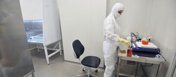 Un médico en laboratorio Un médico en laboratorio - Sputnik Mundo